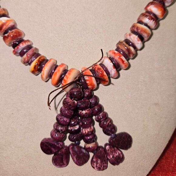 Natural Spiny Oyster Shell with Traditional Jocla Necklace - Picture 4 of 4